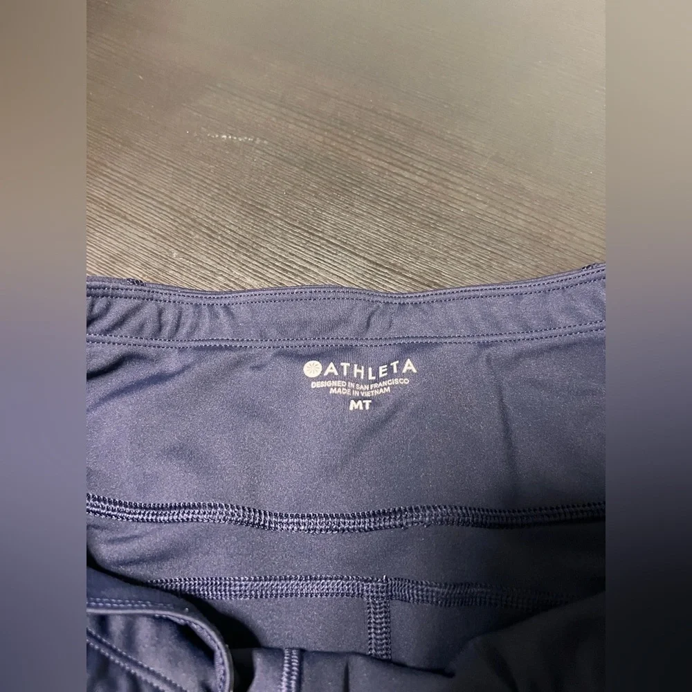 Athleta navy capri leggings yoga pants sz MT Women’s